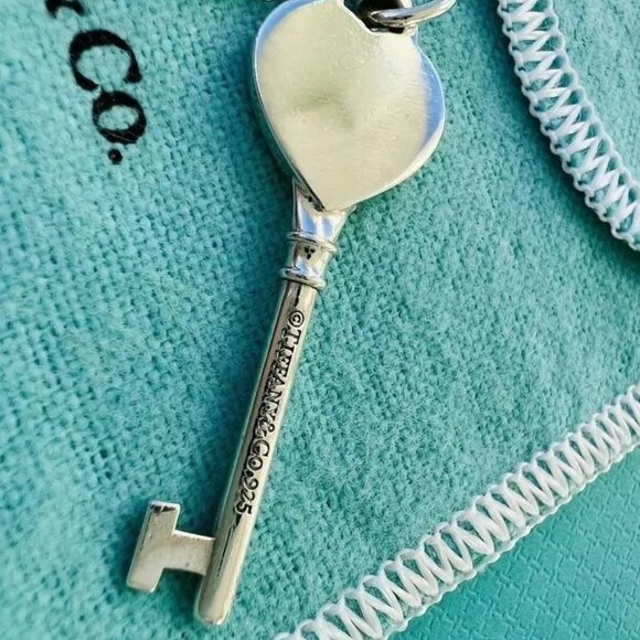 Like New, Return to Tiffany Heart Key Necklace - Picture 4 of 6